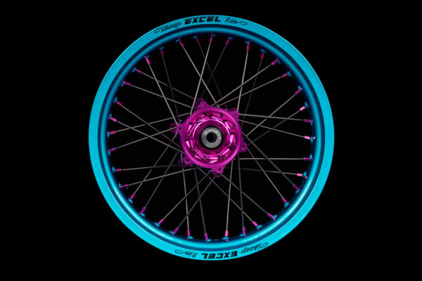 Supermoto Radsatz von Haan Wheels mit Pulver Beschichtung in Wunschfarbe